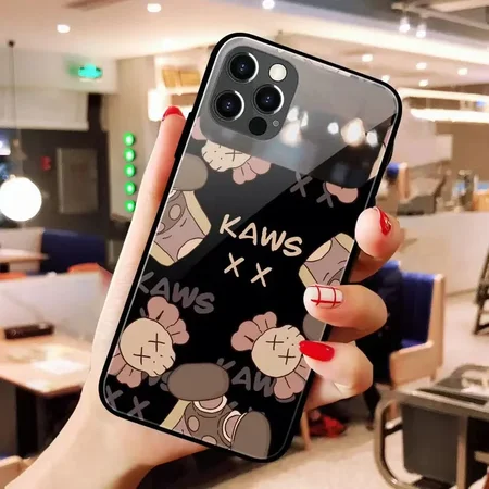 kaws iphone16 pro max ケース