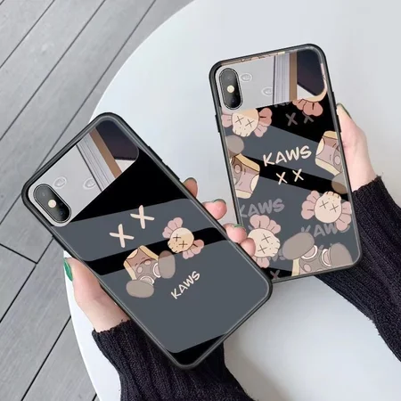 kaws iphone16 pro max ケース
