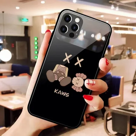 kaws iphone16 pro max ケース