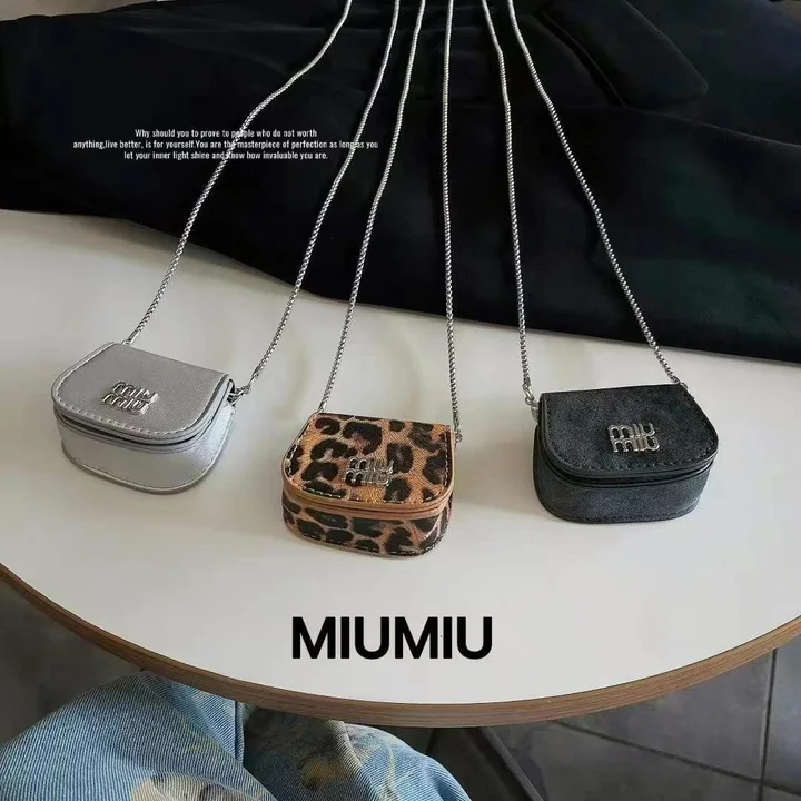ミュウミュウ airpods ケース